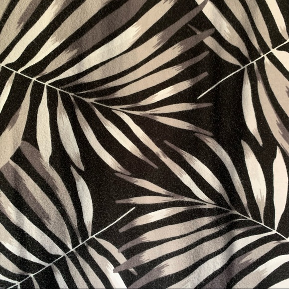 Old Navy Black & Gray Tropical Palm V-Neck T-Shirt Dress - Medium - Picture 8 of 8